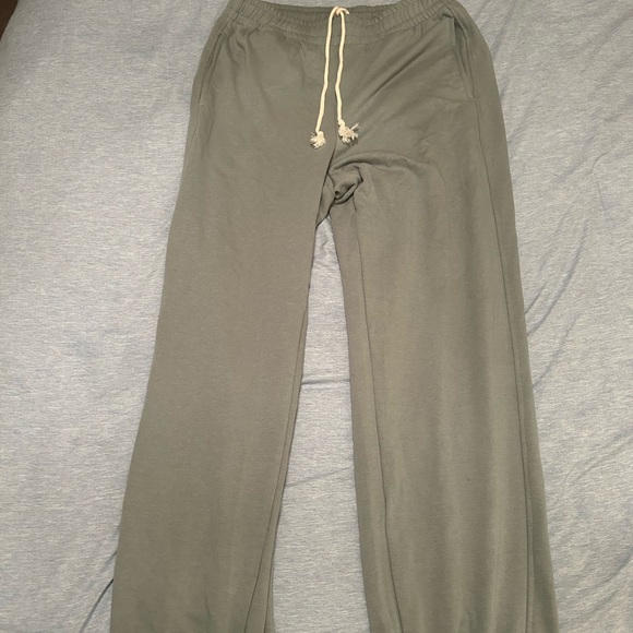 Tank and Sweatpants Set - Picture 4 of 6